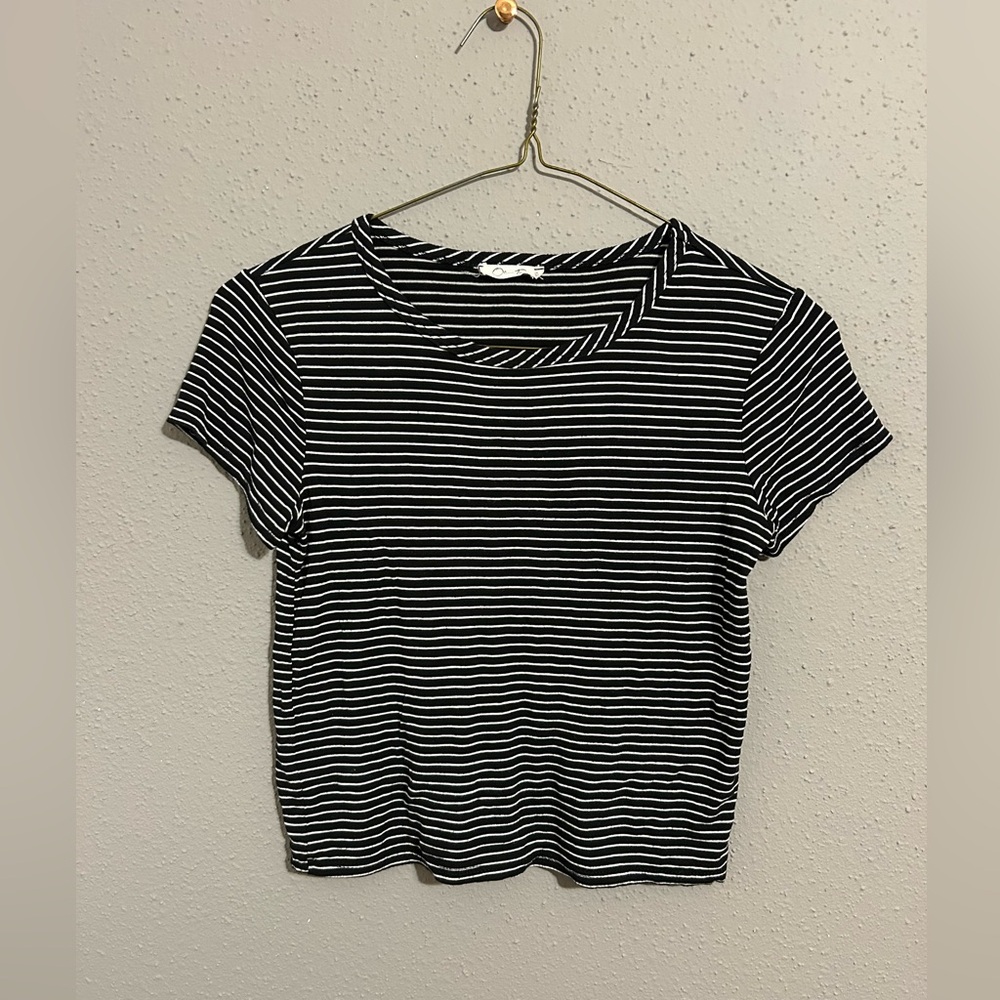 Olivia Rae Black and White Fitted Crop Tee. Size medium